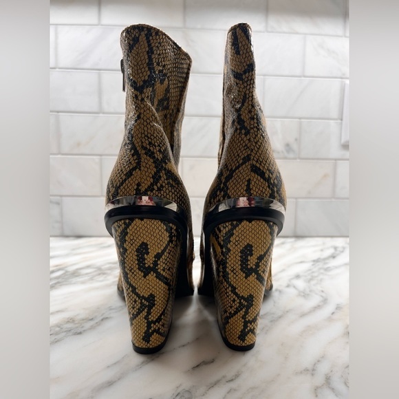 STEVE Madden Women's Rarely Western Leather Booties - Picture 7 of 11